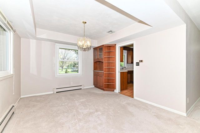 17010 Salentine DRIVE, New Berlin, WI 53151