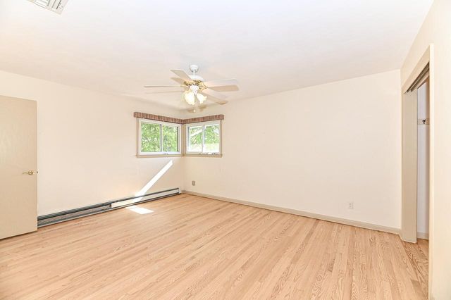 17010 Salentine DRIVE, New Berlin, WI 53151