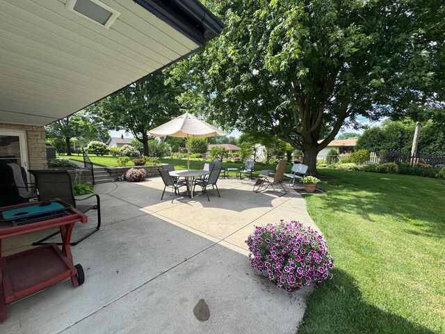 17010 Salentine DRIVE, New Berlin, WI 53151