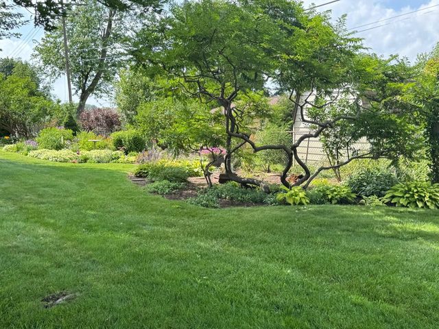 17010 Salentine DRIVE, New Berlin, WI 53151