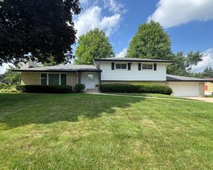 17010 Salentine DRIVE, New Berlin, WI 53151