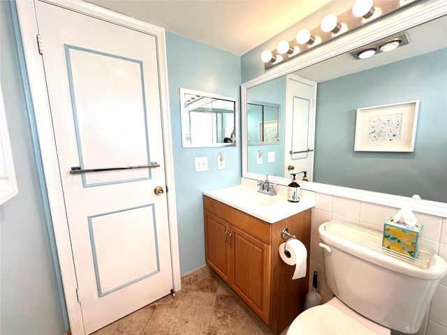 13 Lyndhurst A 13, Deerfield Beach, FL 33442