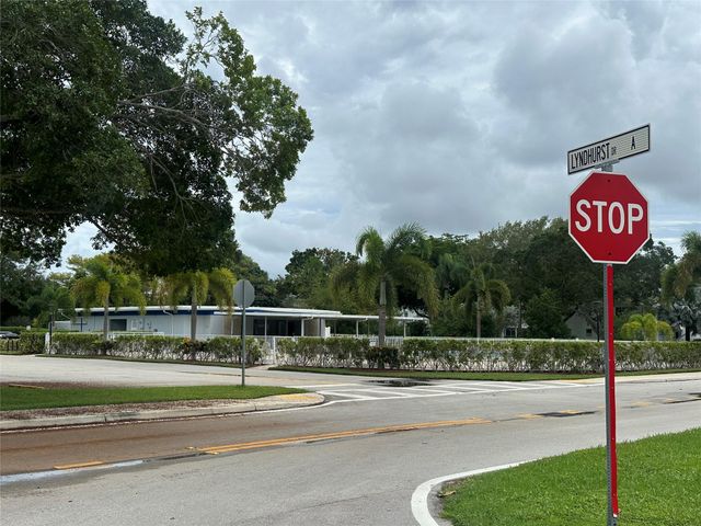 13 Lyndhurst A 13, Deerfield Beach, FL 33442