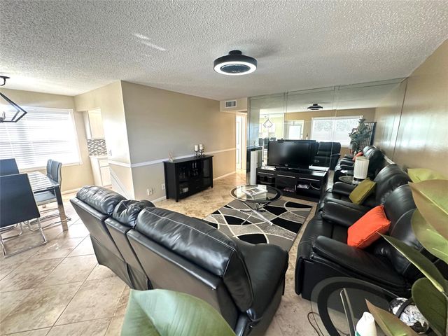 13 Lyndhurst A 13, Deerfield Beach, FL 33442