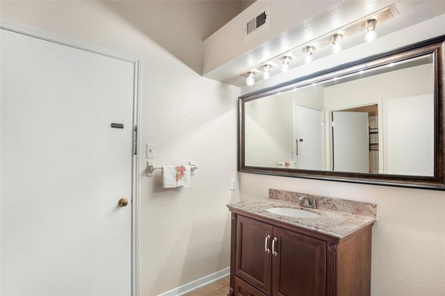 8055 Cambridge Street 28, Houston, TX 77054