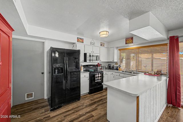 4049 W CINNABAR Avenue, Phoenix, AZ 85051