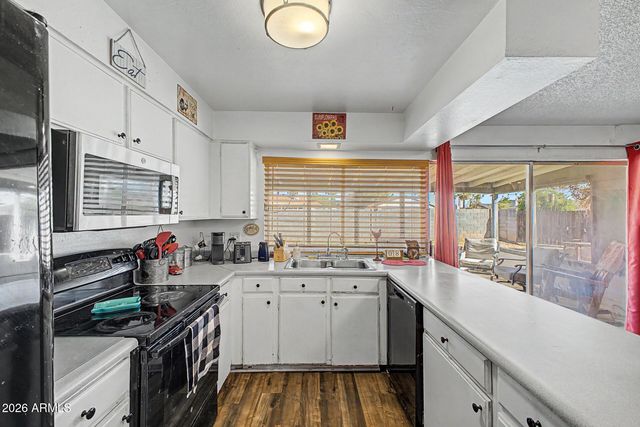 4049 W CINNABAR Avenue, Phoenix, AZ 85051