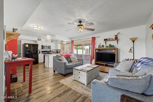 4049 W CINNABAR Avenue, Phoenix, AZ 85051