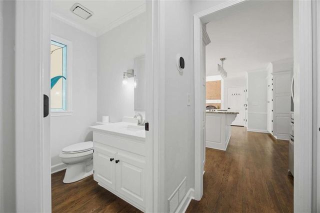 7525 S Spalding Lake Drive, Sandy Springs, GA 30350
