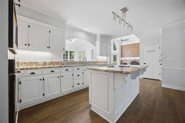 7525 S Spalding Lake Drive, Sandy Springs, GA 30350