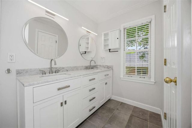 7525 S Spalding Lake Drive, Sandy Springs, GA 30350