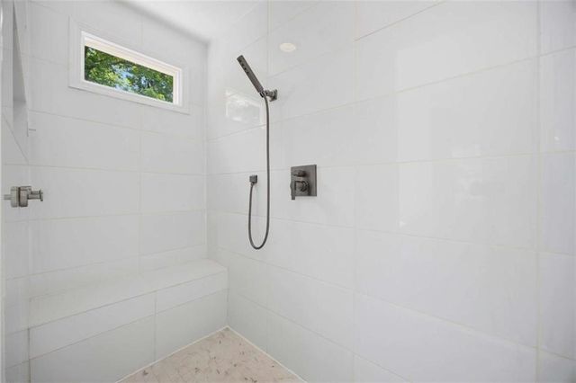 7525 S Spalding Lake Drive, Sandy Springs, GA 30350