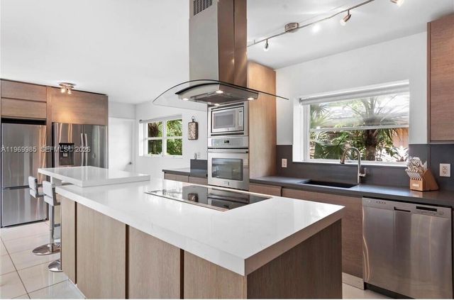 1025 Belle Meade Island Dr, Miami, FL 33138