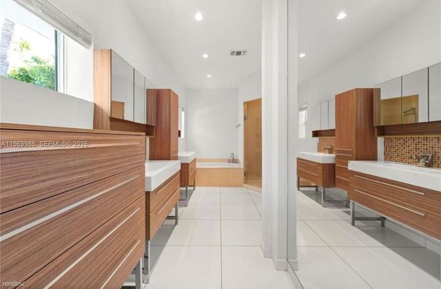 1025 Belle Meade Island Dr, Miami, FL 33138