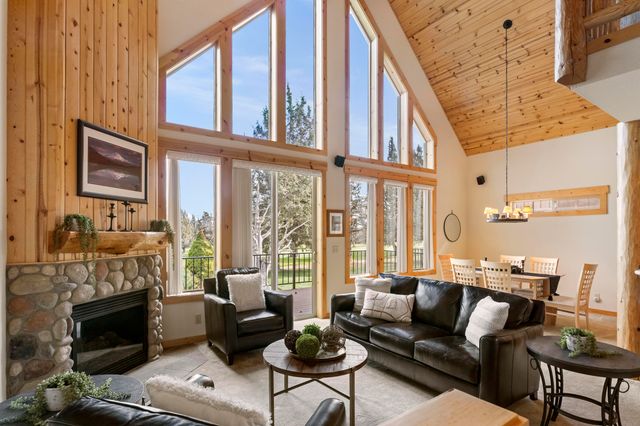 8558 Red Wing Lane, Redmond, OR 97756