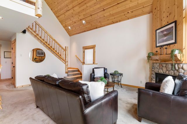 8558 Red Wing Lane, Redmond, OR 97756