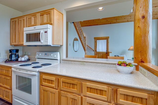 8558 Red Wing Lane, Redmond, OR 97756
