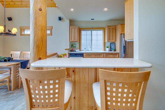 8558 Red Wing Lane, Redmond, OR 97756