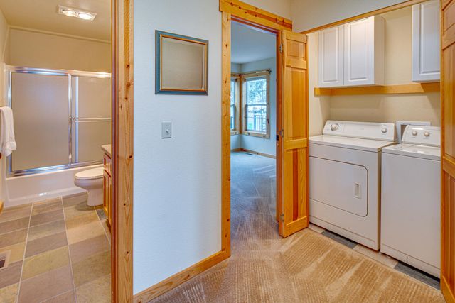 8558 Red Wing Lane, Redmond, OR 97756