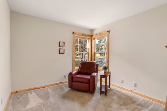 8558 Red Wing Lane, Redmond, OR 97756