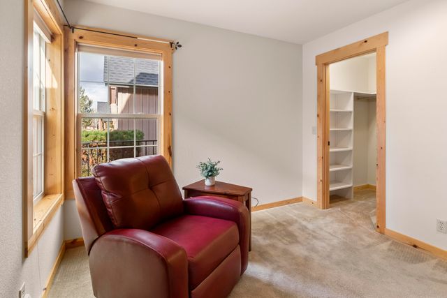 8558 Red Wing Lane, Redmond, OR 97756