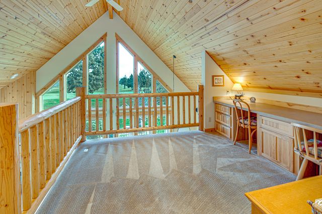 8558 Red Wing Lane, Redmond, OR 97756