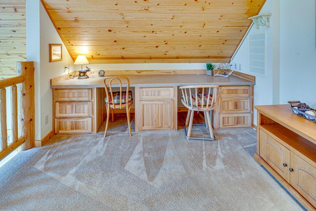 8558 Red Wing Lane, Redmond, OR 97756