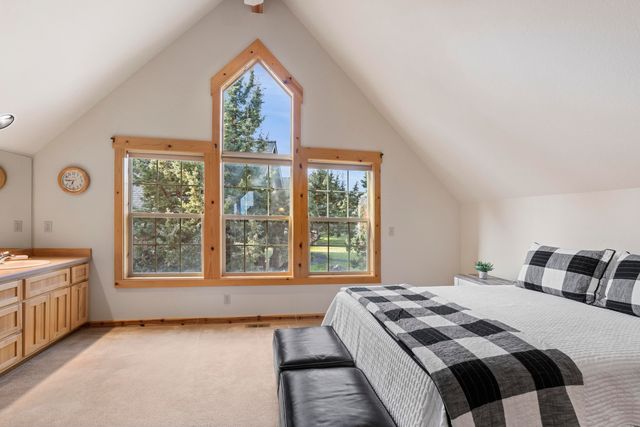 8558 Red Wing Lane, Redmond, OR 97756