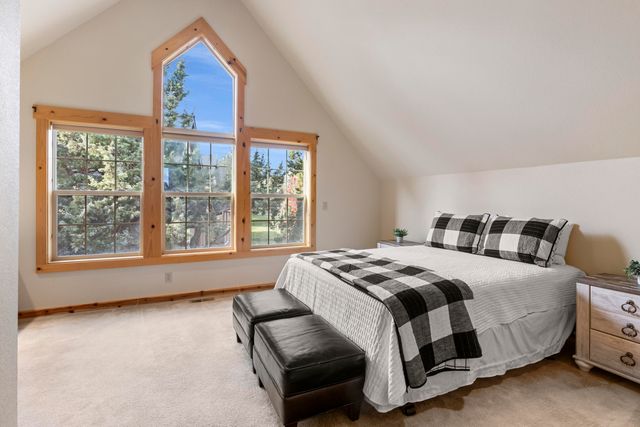 8558 Red Wing Lane, Redmond, OR 97756