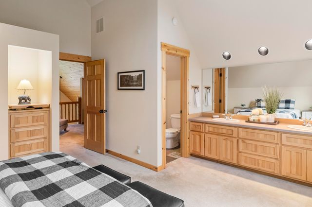 8558 Red Wing Lane, Redmond, OR 97756