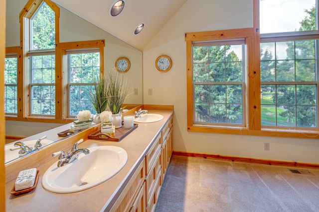 8558 Red Wing Lane, Redmond, OR 97756