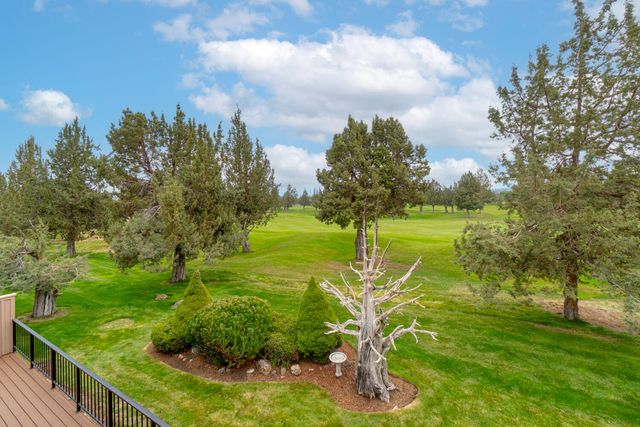 8558 Red Wing Lane, Redmond, OR 97756