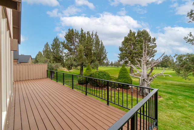 8558 Red Wing Lane, Redmond, OR 97756
