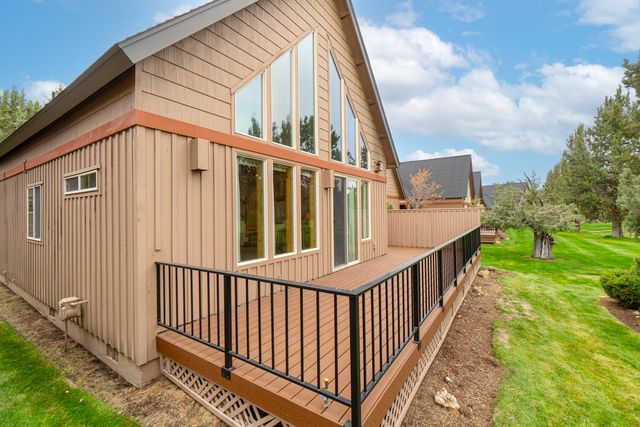 8558 Red Wing Lane, Redmond, OR 97756