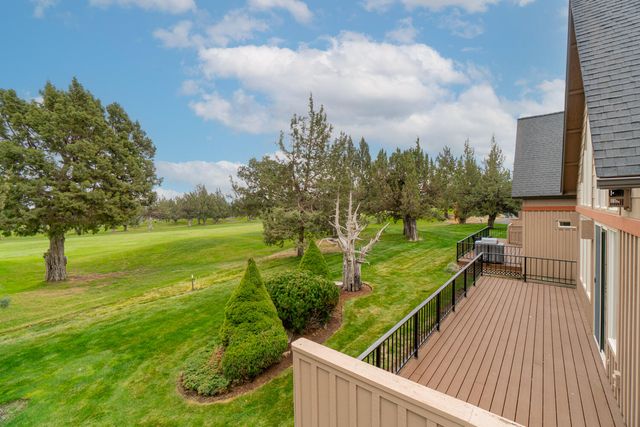 8558 Red Wing Lane, Redmond, OR 97756