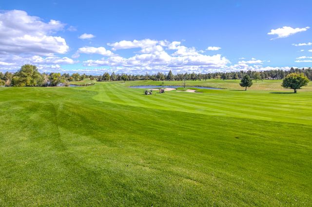 8558 Red Wing Lane, Redmond, OR 97756