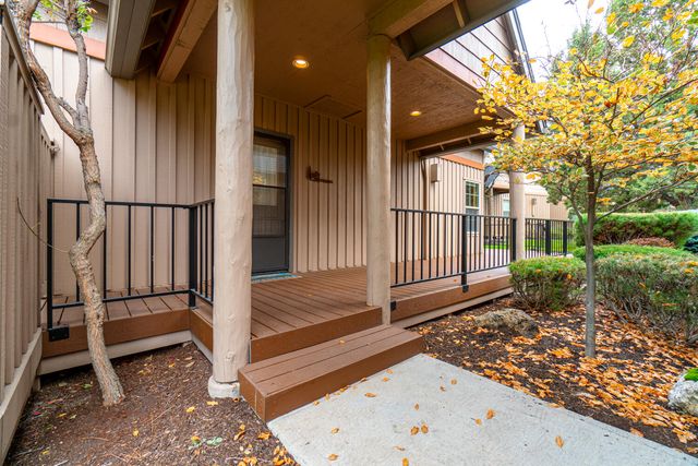 8558 Red Wing Lane, Redmond, OR 97756