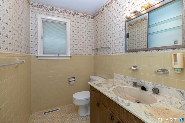 319 Maybrook Road, Waterbury, CT 06708