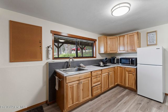 176 Swan Shores Drive, Sagle, ID 83860