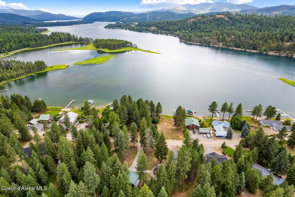 176 Swan Shores Drive, Sagle, ID 83860