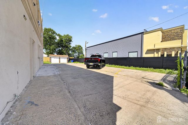 534 Roosevelt Avenue 5, Carteret, NJ 07008