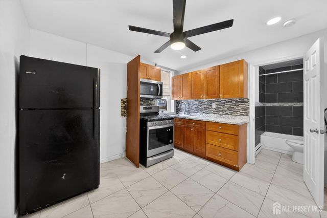 534 Roosevelt Avenue 5, Carteret, NJ 07008