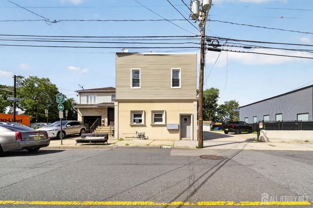 534 Roosevelt Avenue 5, Carteret, NJ 07008