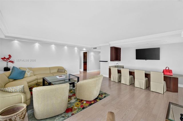 19667 Turnberry Way 19K, Aventura, FL 33180