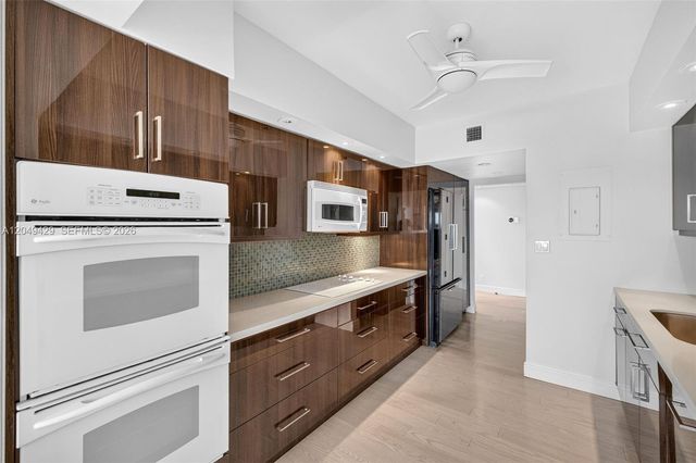 19667 Turnberry Way 19K, Aventura, FL 33180