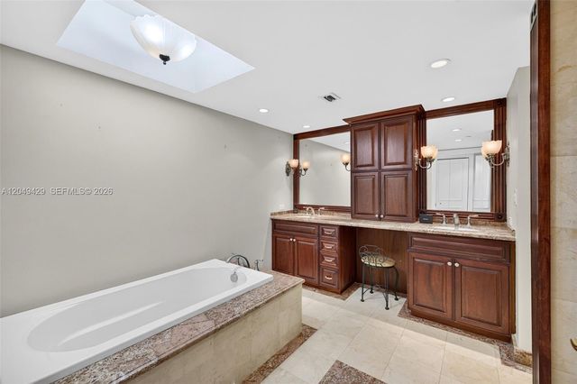 19667 Turnberry Way 19K, Aventura, FL 33180