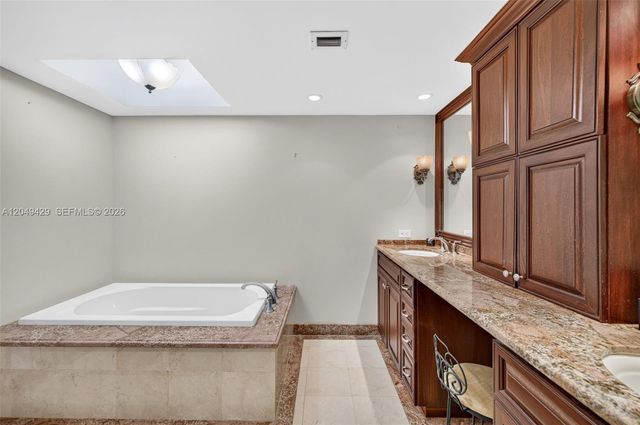 19667 Turnberry Way 19K, Aventura, FL 33180
