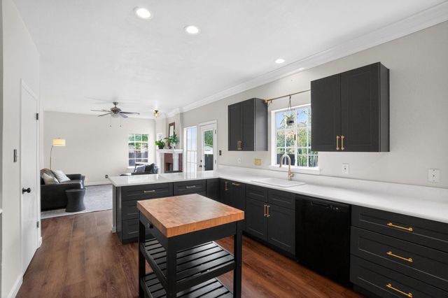8113 Willet TRL, Austin, TX 78745