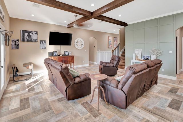 804 Catclaw Lane, Edna, TX 77957