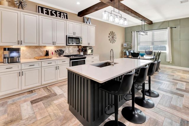 804 Catclaw Lane, Edna, TX 77957